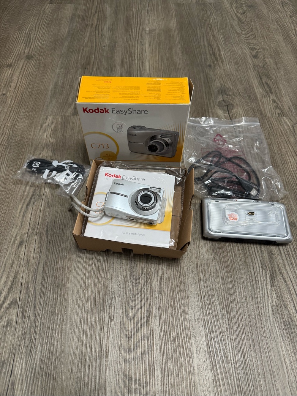 KODAK EasyShare C713 7.0MP Digital Camera 3x Zoom With Docking Station Works